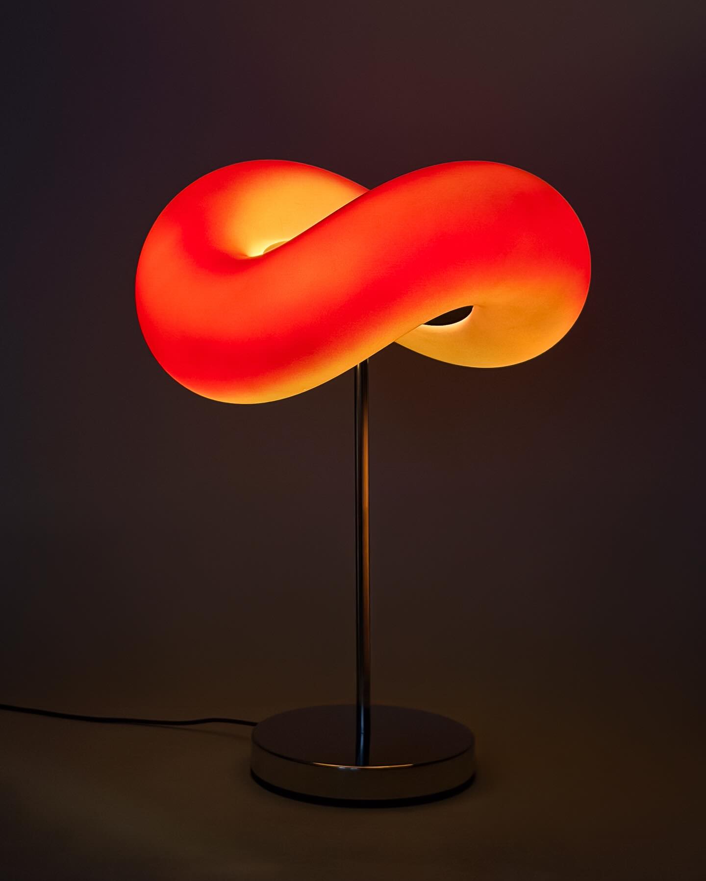 Chic Mobius Table Lamp