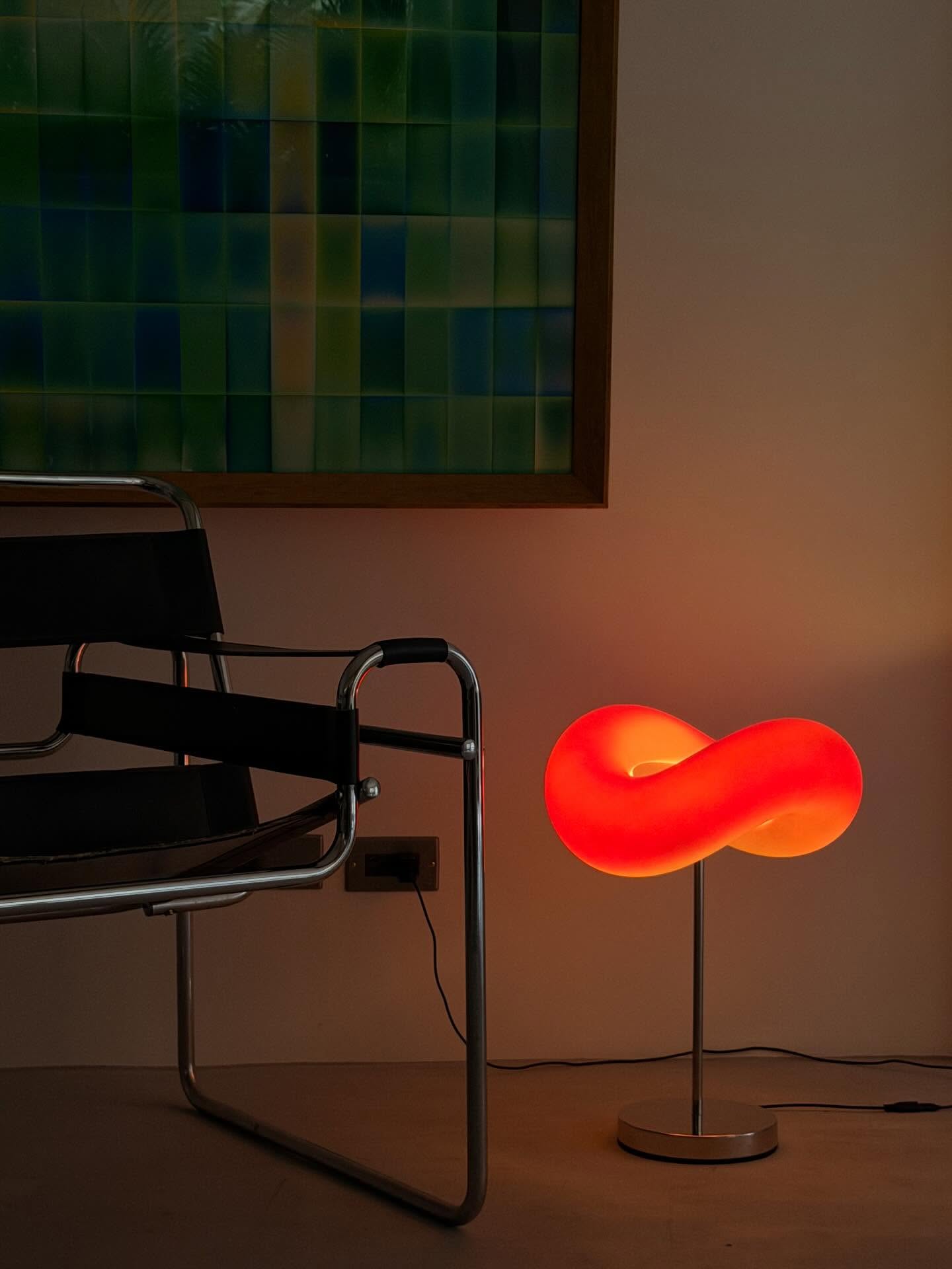 Chic Mobius Table Lamp